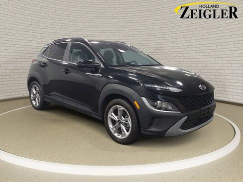 Used 2023 Hyundai Kona SEL image 3