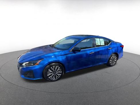 Used 2025 Nissan Altima 2.5 SV FWD image 8