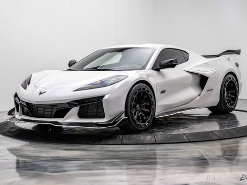 Used 2023 Chevrolet Corvette Z06 w/ Z07 Performance Package RWD image 7