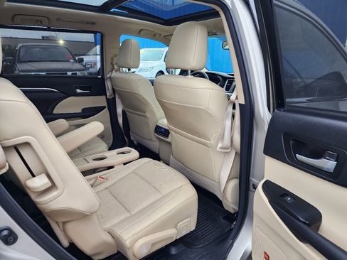 Used 2015 Toyota Highlander Limited Platinum image 31