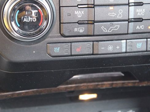 Used 2015 Ford F150 Platinum w/ Equipment Group 701A Luxury image 43