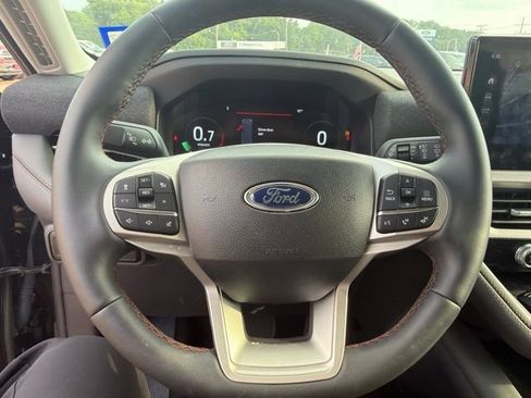Used 2025 Ford Explorer Active RWD image 10