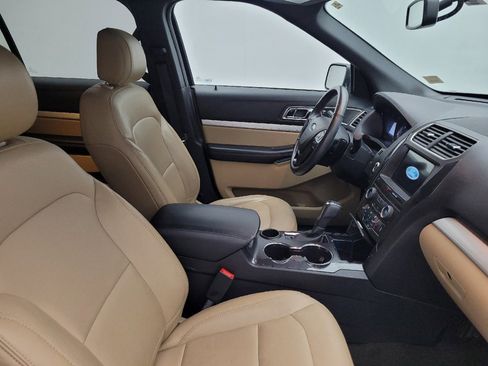 Used 2017 Ford Explorer XLT w/ Equipment Group 202A FWD image 21