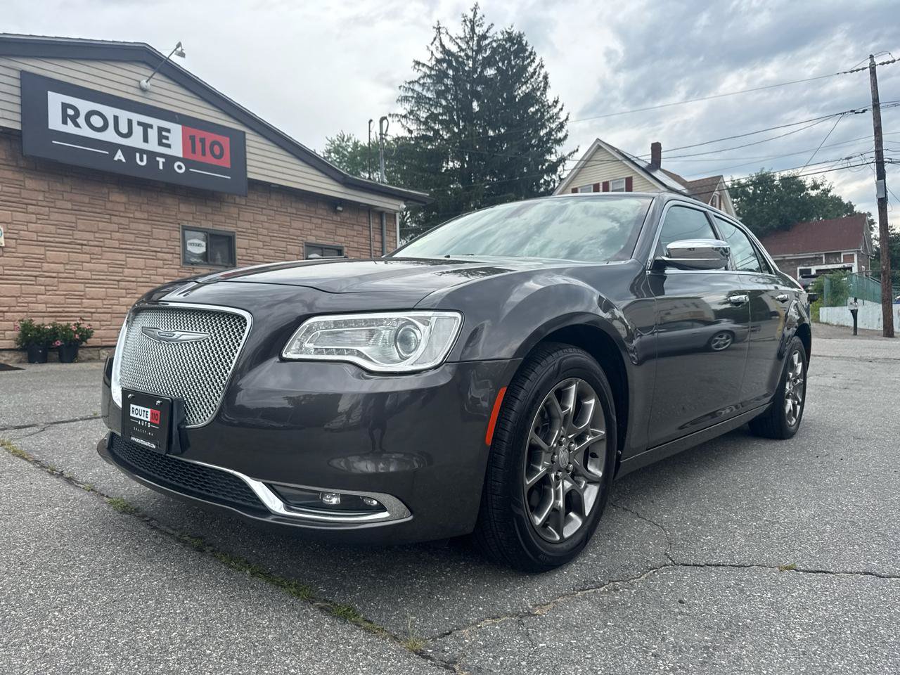Used 2019 Chrysler 300 Limited AWD/4WD image 1