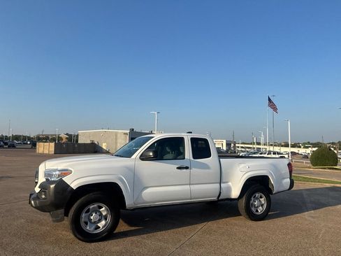 Used 2023 Toyota Tacoma SR RWD image 8