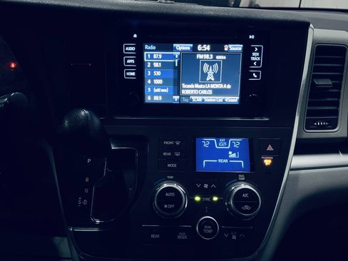 Used 2017 Toyota Sienna LE FWD image 24