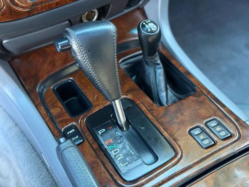 Used 2002 Toyota Land Cruiser image 21