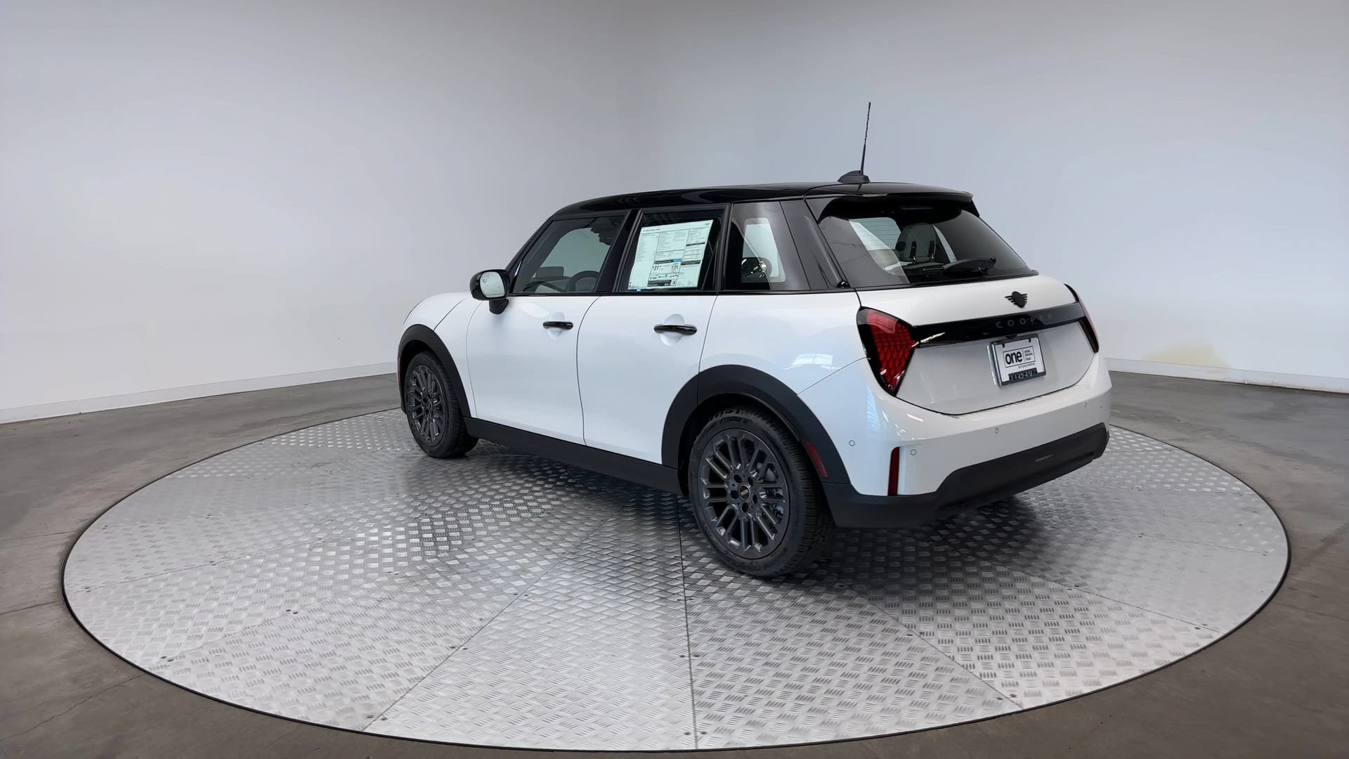 Used 2027 MINI Cooper 4-Door Hardtop FWD image 6