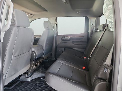 New 2026 GMC Sierra 1500 SLE image 18
