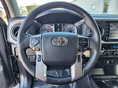 Used 2022 Toyota Tacoma SR5 AWD/4WD image 25