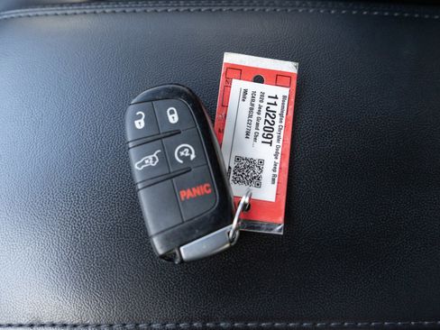Used 2020 Jeep Grand Cherokee Limited w/ Luxury Group II AWD/4WD image 32