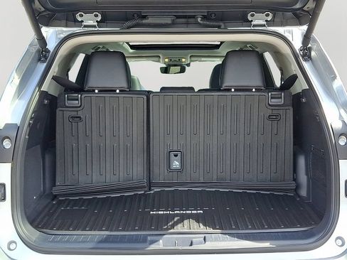 Used 2024 Toyota Highlander Platinum AWD/4WD image 28