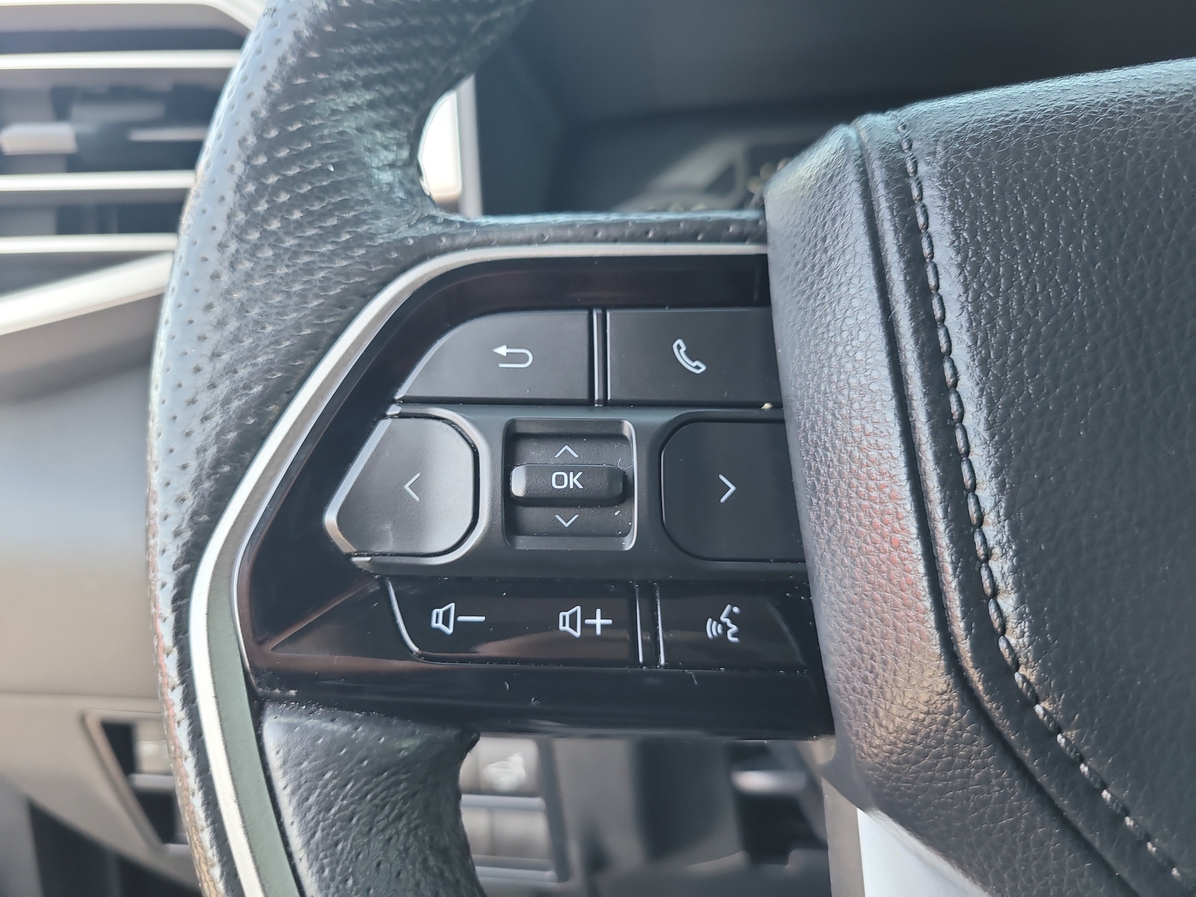Used 2023 Toyota Tundra Limited AWD/4WD image 28