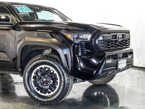 Used 2025 Toyota Tacoma TRD Off-Road AWD/4WD image 3