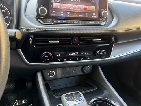 Used 2022 Nissan Rogue SV AWD/4WD image 29