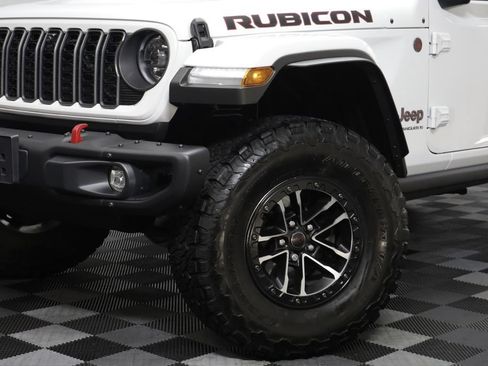 Used 2024 Jeep Wrangler Unlimited Rubicon AWD/4WD image 3
