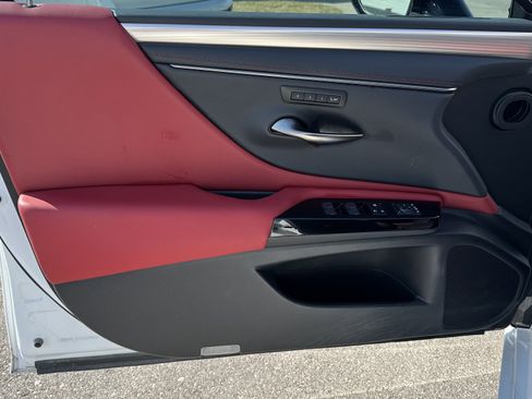 Used 2023 Lexus ES 350 F Sport w/ Accessory Package (Z2) image 16