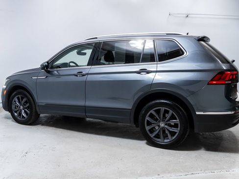 Used 2022 Volkswagen Tiguan SE AWD/4WD image 2