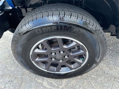 Used 2022 Jeep Gladiator Overland image 12