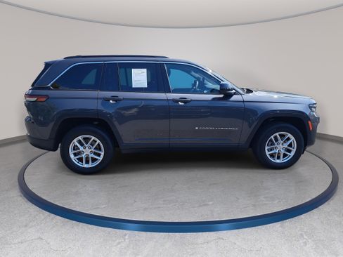 Used 2025 Jeep Grand Cherokee Laredo X w/ Luxury Tech Group I RWD image 4