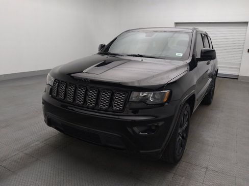 Used 2019 Jeep Grand Cherokee Altitude image 15