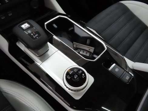 New 2026 Mitsubishi Outlander SE FWD image 15