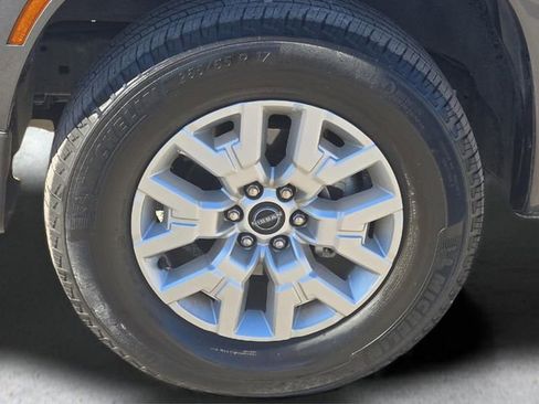 Used 2024 Nissan Frontier SV w/ SV Convenience Package image 9