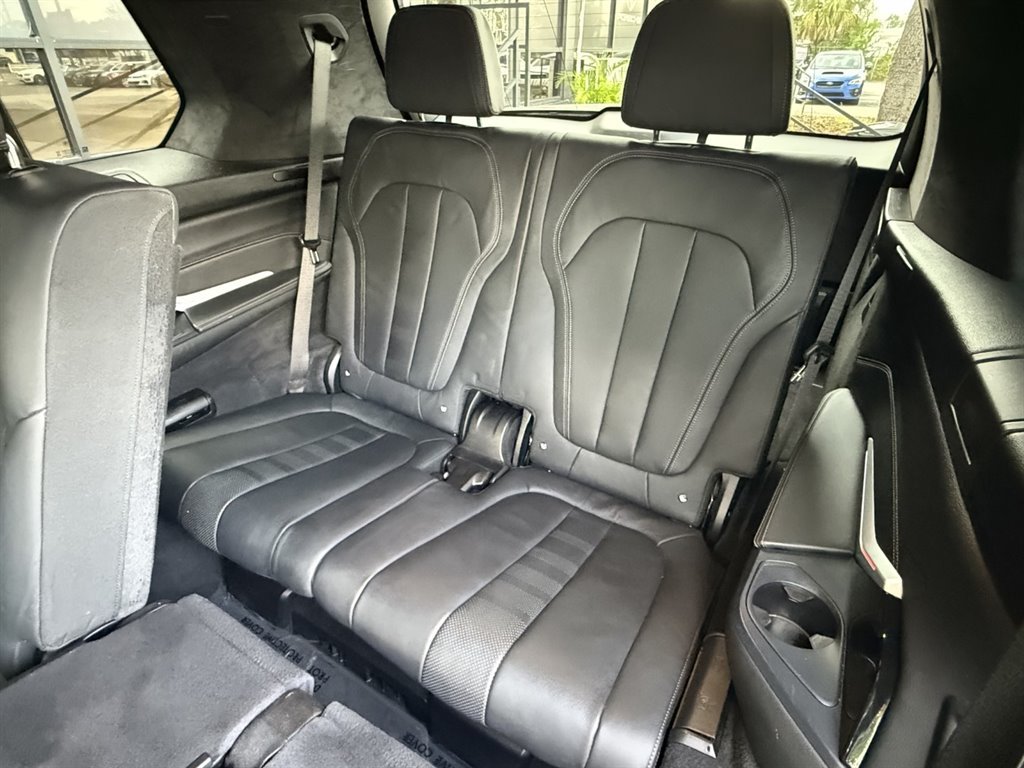 Used 2022 BMW X7 xDrive40i w/ M Sport Package AWD/4WD image 17
