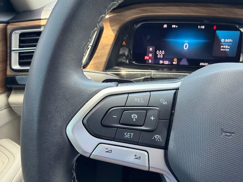 Used 2024 Volkswagen Atlas SE FWD image 17