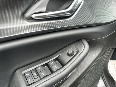 Used 2025 Jeep Grand Cherokee Altitude image 13