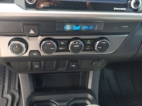 Used 2022 Toyota Tacoma SR5 AWD/4WD image 17