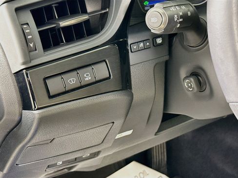 Used 2025 Lexus ES 300h Ultra Luxury w/ Accessory Package (Z2) FWD image 10