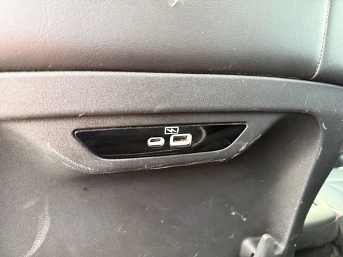 Used 2024 Chrysler Pacifica Premium FWD image 28