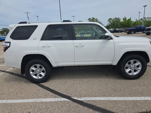 Used 2021 Toyota 4Runner SR5 AWD/4WD image 2