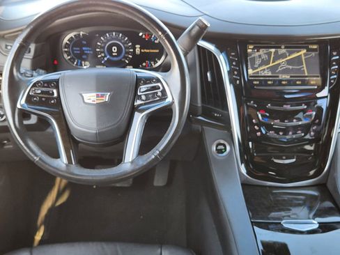 Used 2019 Cadillac Escalade ESV Platinum RWD image 33