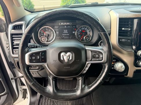 Used 2019 RAM 1500 Laramie AWD/4WD image 17