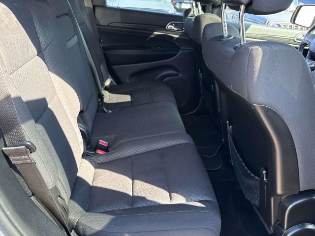 Used 2019 Jeep Grand Cherokee Laredo AWD/4WD image 11