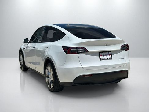 Used 2024 Tesla Model Y Long Range AWD/4WD image 7
