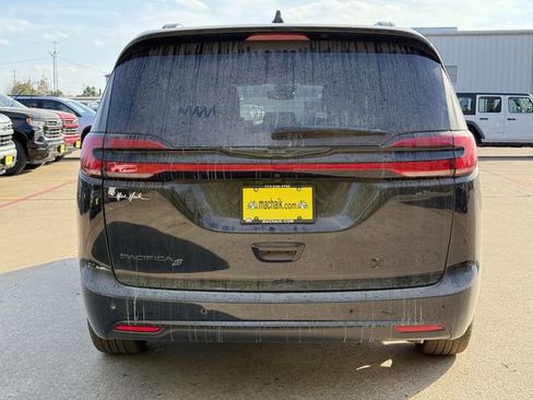 New 2026 Chrysler Pacifica Select w/ S Appearance Package image 6
