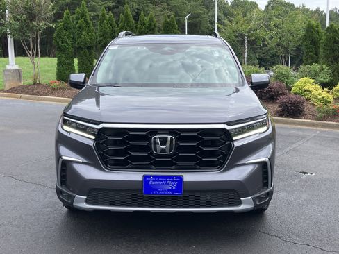 Used 2025 Honda Pilot Touring image 3