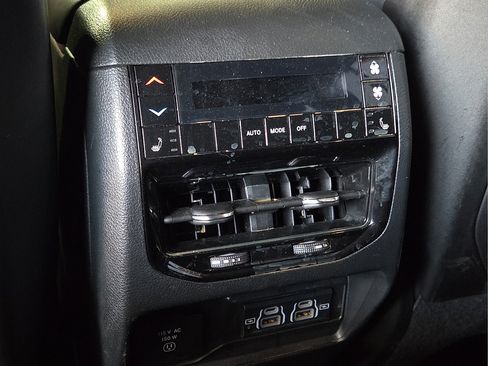 Used 2025 Jeep Grand Cherokee L Limited w/ Black Appearance Package RWD image 15