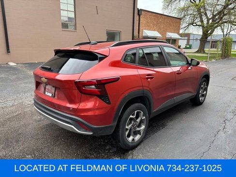 Used 2024 Chevrolet Trax LT w/ Driver Confidence Package FWD image 3