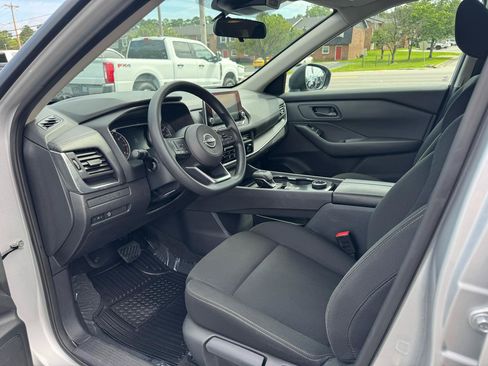 Used 2024 Nissan Rogue S AWD/4WD image 15