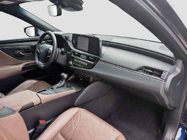 Used 2022 Lexus ES 350 Ultra Luxury w/ Accessory Package 2 FWD image 12