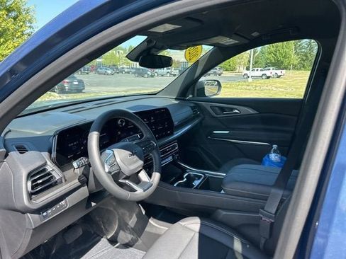 New 2026 Chevrolet Traverse LT w/ Midnight/Sport Edition image 2