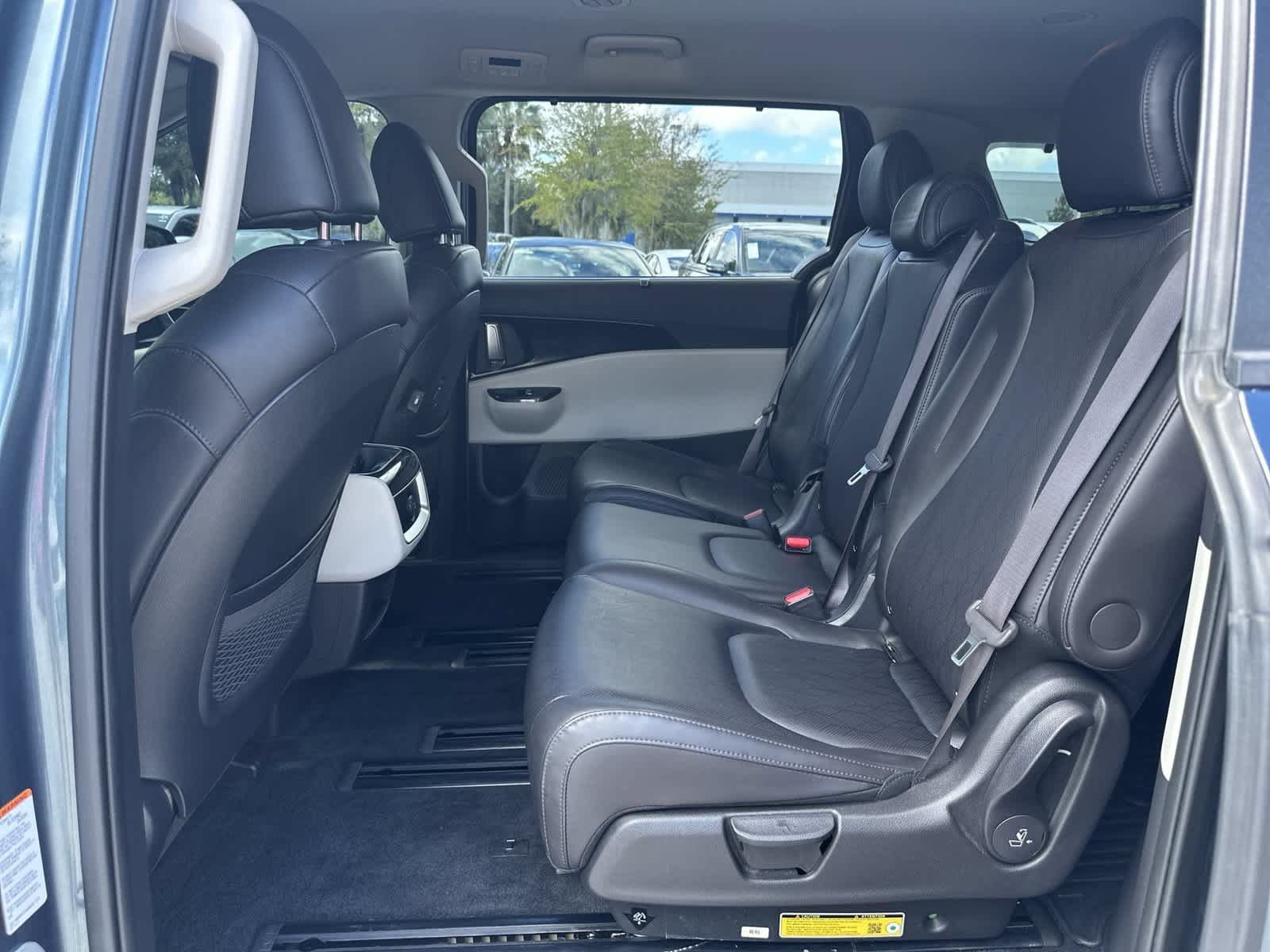 Used 2024 Kia Carnival EX FWD image 15