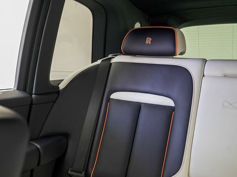 New 2026 Rolls-Royce Cullinan Black Badge image 30