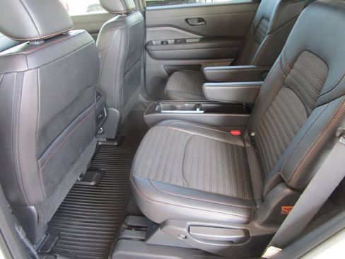 Used 2024 Nissan Pathfinder Rock Creek AWD/4WD image 18