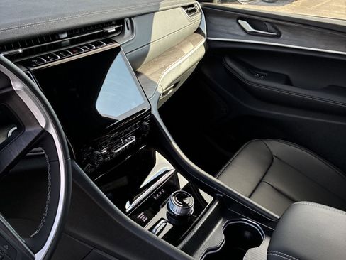 New 2025 Jeep Grand Cherokee Limited w/ Black Appearance Package image 5