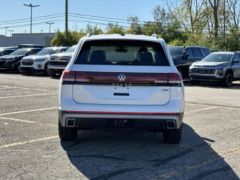 New 2026 Volkswagen Atlas Peak Edition image 5